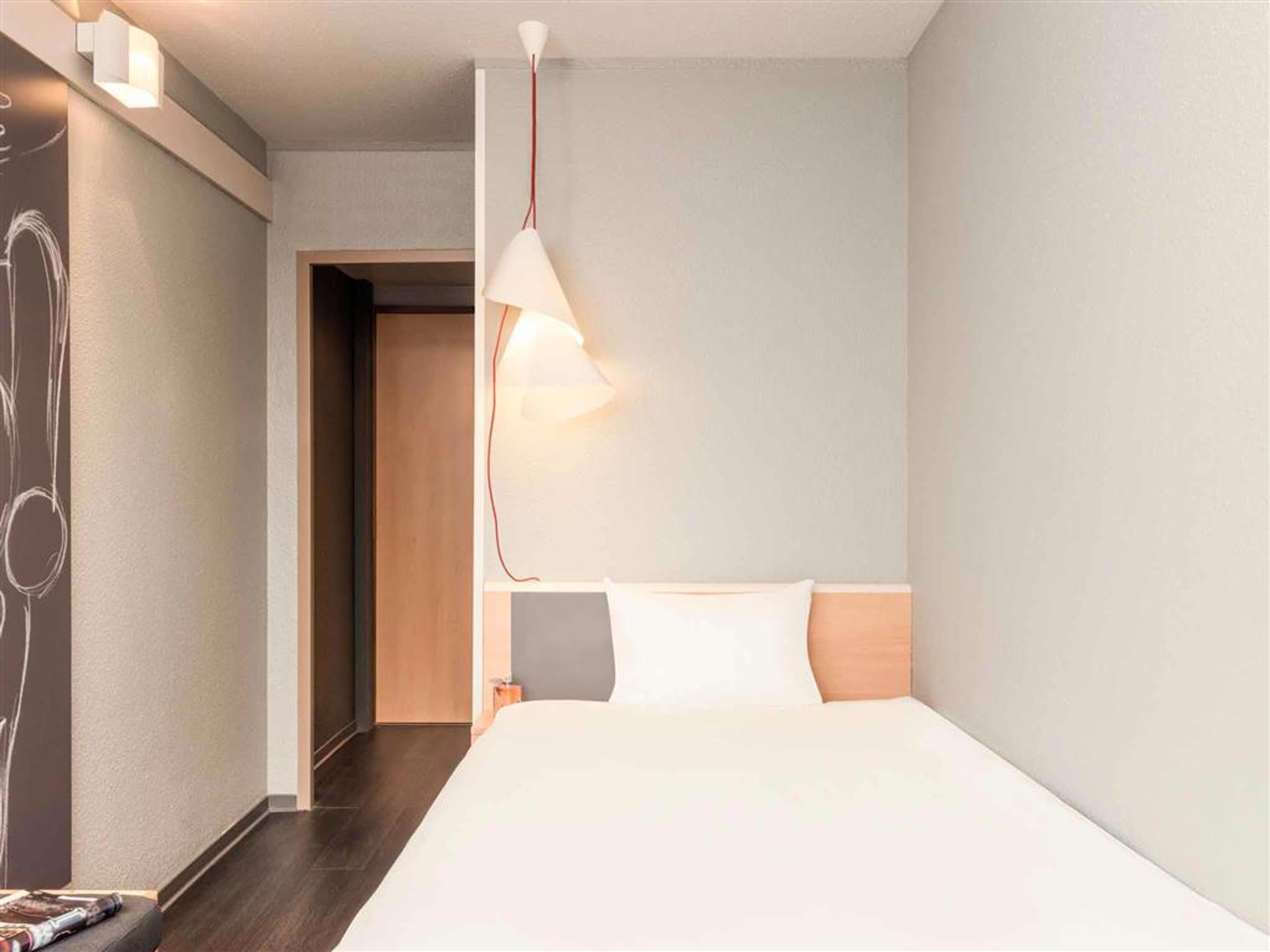 B&B Hotel Versailles Le Chesnay Льо Шене Екстериор снимка